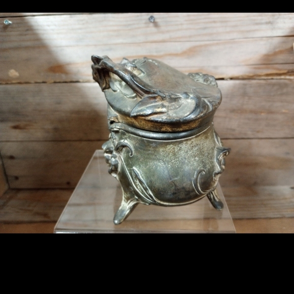 Antique Footed Art Nouveau Jewelry Casket Trinket Box Metal. Roughly 5" X 4". - Picture 4 of 8
